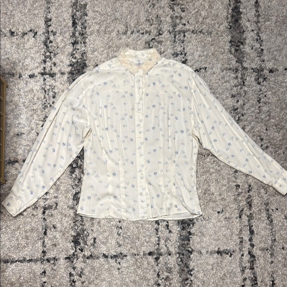 Boutique/Vintage Cream Buttoned Blouse with Mandarin Collar - Picture 4 of 12